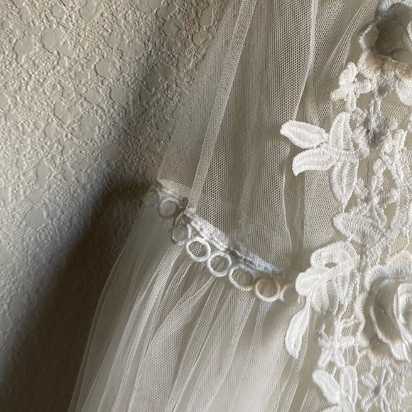 The Way See-through White Mesh Flower Applique Lantern Sleeves Lace Blouse OS - Picture 8 of 13